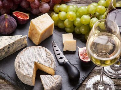 מסעדות, מזון מהיר, ייקבים ומחלבות באזור מלון לוגוס